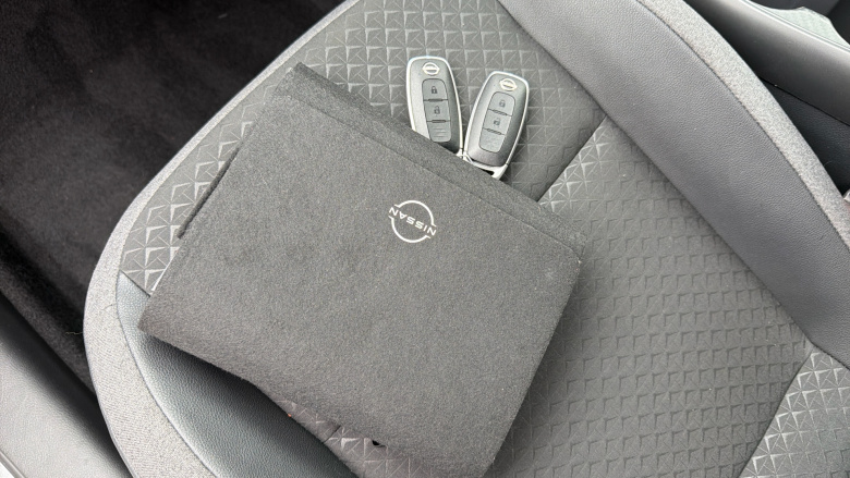 Nissan Juke 1.0 DiG-T N-Connecta 5dr DCT Petrol Hatchback